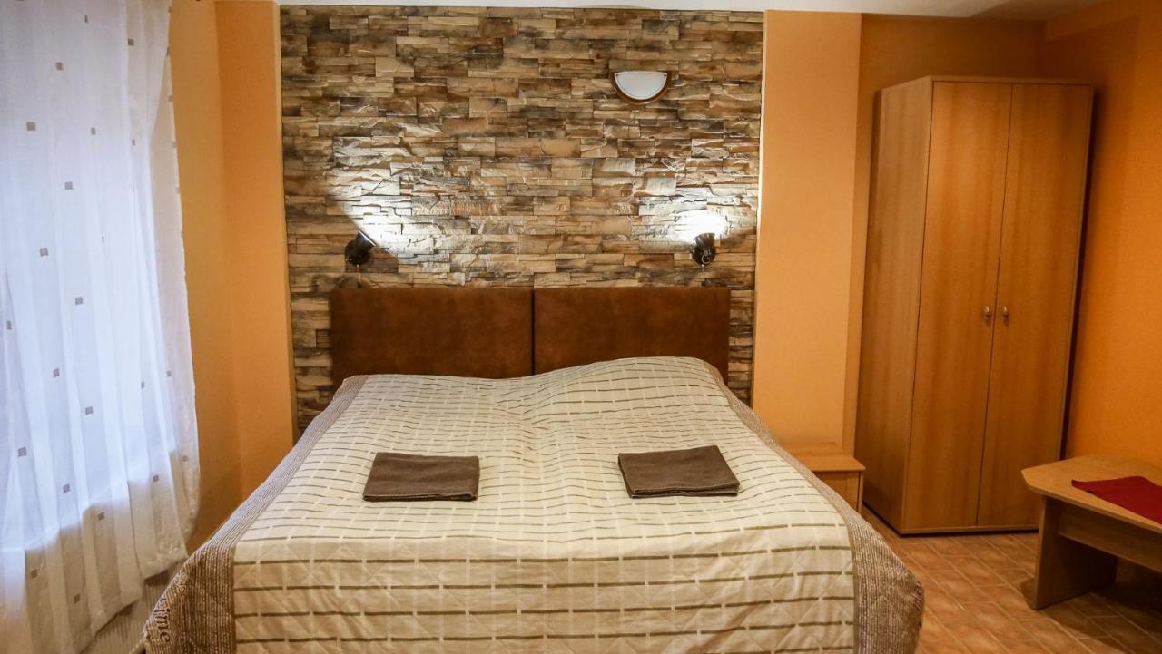 Penzion Na Hradbach Louny Eksteriør bilde